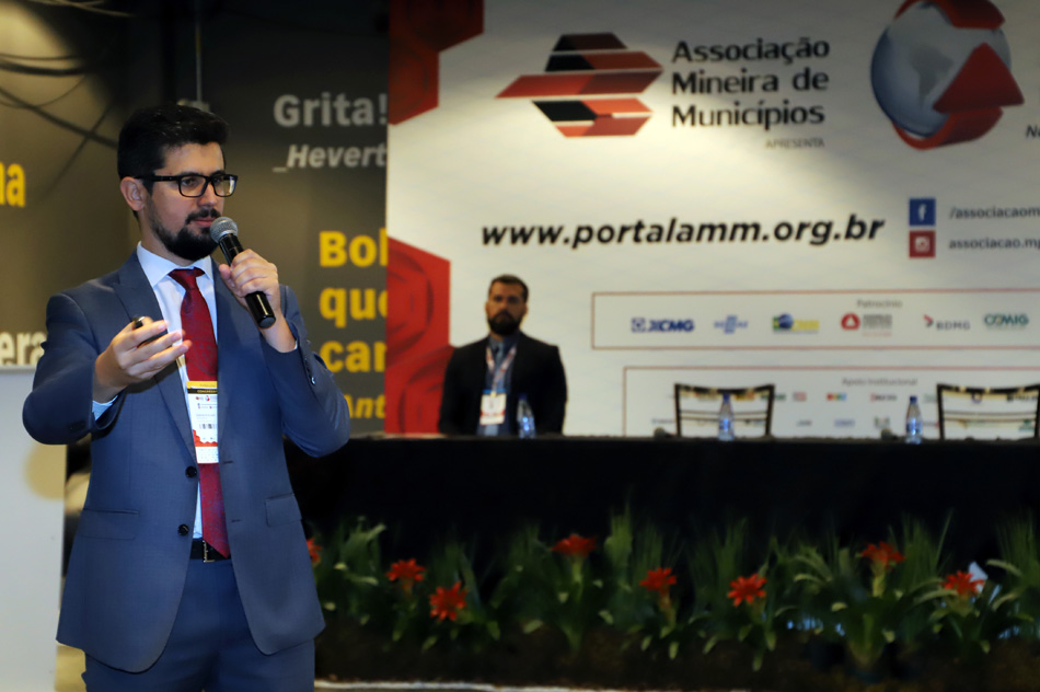o coordenador Gustavo Elias falou sobre Programa de Compliance e medidas anticorrupção ( Foto: Thiago Rios Gomes)
